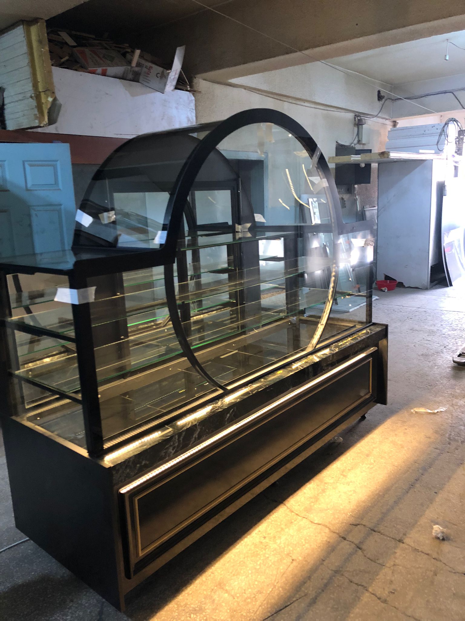 2 Metre pasta teşhir vitrini saat modelli 