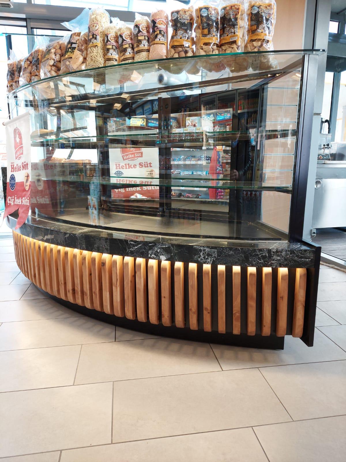 3 Metre pasta teşhiri dönemeçli oval bombe camlı