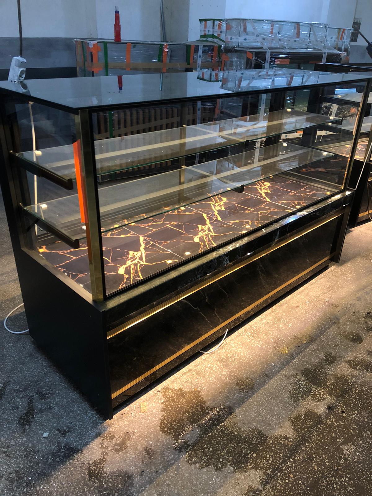 İki metre pasta teşhir vitrini